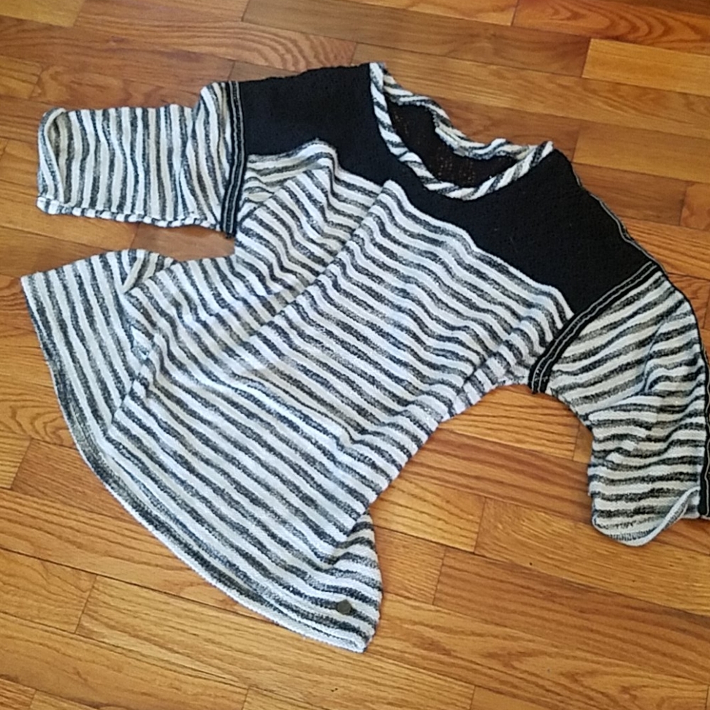 FADE BY BUCKLE STRIPE TOP